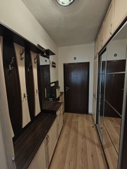 Отдавам под наем апартамент.