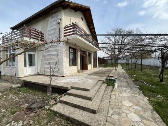 Къща с потенциал за къща за гости в с. Голямо Дряново – простор, функционалност и инвестиционна възм