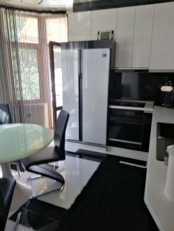 Тристаен апартамент за продажба – център, гр. Казанлък