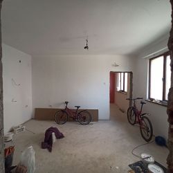 Агенция Селект предлага партерно помещение с обща площ 85 м2