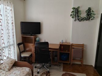 Отдавам под наем апартамент.