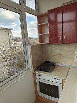 Отдавам под наем апартамент.