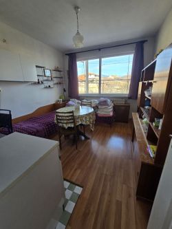 Агенция за недвижими имоти "ОЛИМПИЯ" продава :