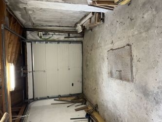 Двуетажна къща с двор и механа за продажба в с. Средногорово