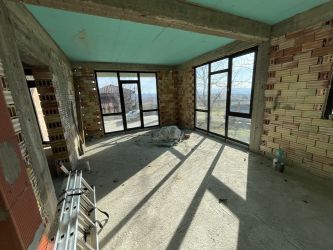 Нова къща с двор за продажба в с. Долно Изворово