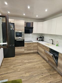 Агенция за недвижими имоти "ОЛИМПИЯ" продава :