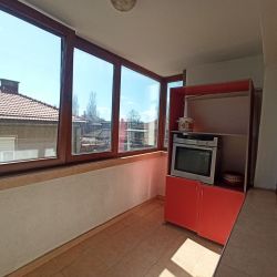 Агенция Селект предлага просторен монолитен апартамент в Ш.Център