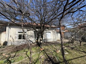 Къща за продажба в с. Енина с просторен двор и ъглов парцел