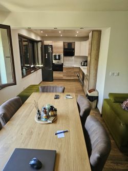 Агенция за недвижими имоти "ОЛИМПИЯ" продава :