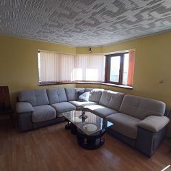 Агенция Селект предлага просторен монолитен апартамент в Ш.Център