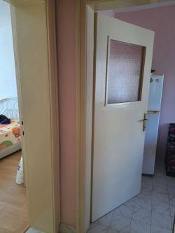 Отдава под наем обзаведен апартамент в центъра на Казанлък