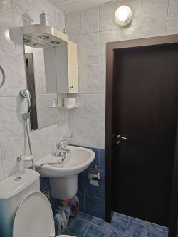 Отдавам под наем апартамент.