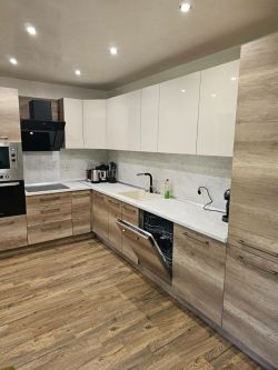 Агенция за недвижими имоти "ОЛИМПИЯ" продава :