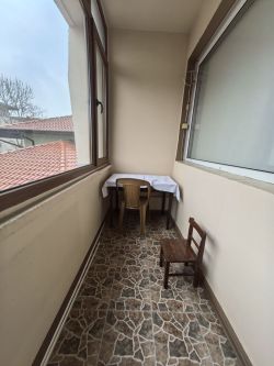 ДВУСТАЕН ОБЗАВЕДЕН С ТЕХНИКА И МЕБЕЛИ АПАРТАМЕНТ В РАЙОНА НА ПОЛИКЛИНИКАТА