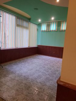 Продава търговско помещение в района на Манастира