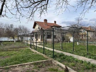 Къща с потенциал за къща за гости в с. Голямо Дряново – простор, функционалност и инвестиционна възм