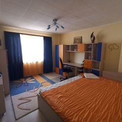 Агенция Селект предлага просторен монолитен апартамент в Ш.Център