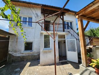 Продава Къща Масивно строителство в гр.Казанлък