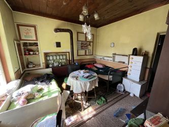 Къща за продажба в с. Енина с просторен двор и ъглов парцел