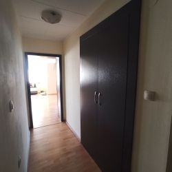 Агенция Селект предлага просторен монолитен апартамент в Ш.Център