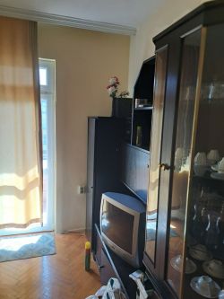 Отдава под наем обзаведен апартамент в центъра на Казанлък