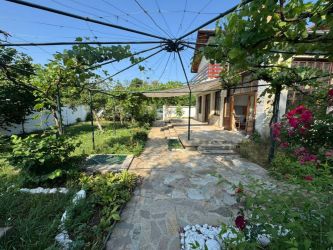 Къща с потенциал за къща за гости в с. Голямо Дряново – простор, функционалност и инвестиционна възм