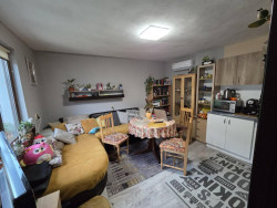 Къща за продажба в Казанлък – район Манастира, двор, гараж, проект за надстрояване