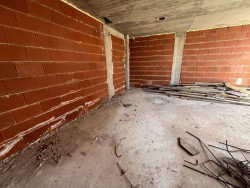 Двустаен апартамент с двор за продажба – ново строителство, район Лидл, гр. Казанлък