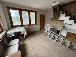 Продажба на прекрасна двуетажна вила в село Долно Сахране