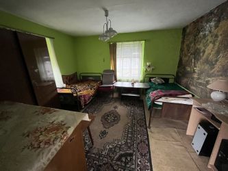 Къща с просторен двор за продажба в с. Средногорово