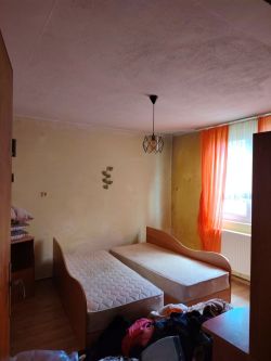 Едноетажна къща с двор за продажба – гр. Шипка