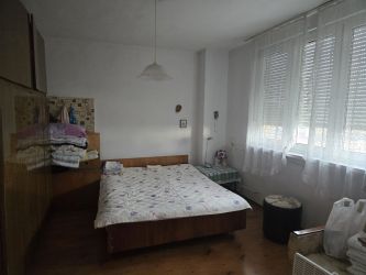 Продава Тристаен апартамент Масивно строителство в гр.Казанлък