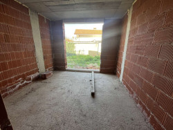 Двустаен апартамент с двор за продажба – ново строителство, район Лидл, гр. Казанлък