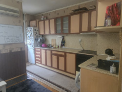 Продава Тристаен апартамент Масивно строителство в гр.Казанлък