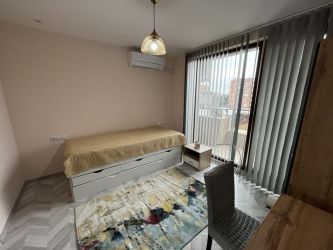 Тристаен апартамент под наем в СУПЕР ЦЕНТЪРА на Казанлък