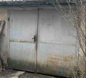 Втори етаж от къща с гараж за продажба – западно от парк Розариум, гр. Казанлък