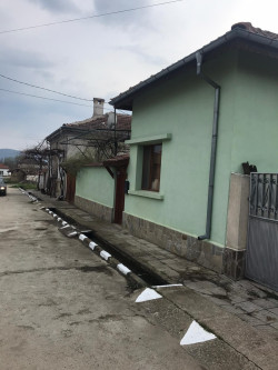 Къща за продажба в Габарево, Казанлък – двуетажна, обзаведена, двор 450 кв.м.