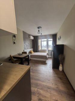 Изцяло обновен едностаен монолитен апартамент в кв.запад