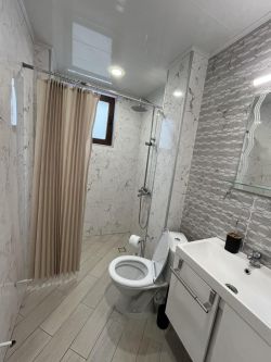 Тристаен апартамент под наем в СУПЕР ЦЕНТЪРА на Казанлък