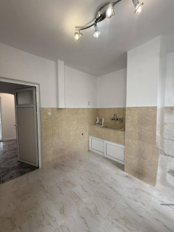 Агенция Елия продава 2 стаи + кухня след ремонт