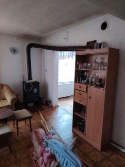 Едноетажна къща с двор за продажба – гр. Шипка