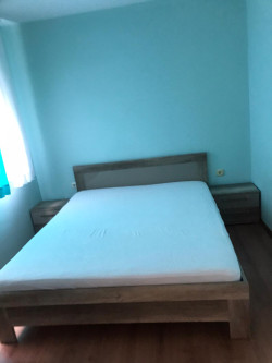 Тристаен апартамент под наем в центъра на Казанлък – обзаведен, отделна кухня, 90 кв.м.