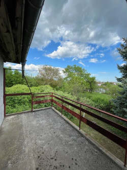 Продажба на прекрасна двуетажна вила в село Долно Сахране