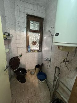 Втори етаж от къща с гараж за продажба – западно от парк Розариум, гр. Казанлък