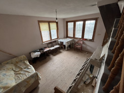 Продажба на прекрасна двуетажна вила в село Долно Сахране