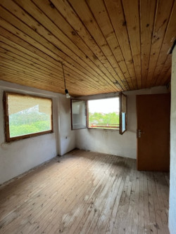 Продажба на прекрасна двуетажна вила в село Долно Сахране