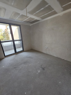 Продава голям двустаен ново строителство гр. Казанлък