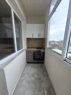 Изцяло обновен едностаен монолитен апартамент в кв.запад