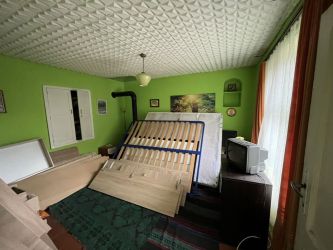 Къща с просторен двор за продажба в с. Средногорово