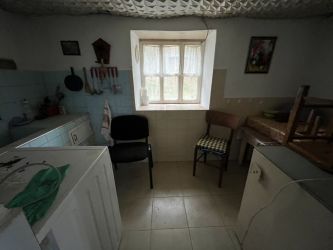 Къща с просторен двор за продажба в с. Средногорово